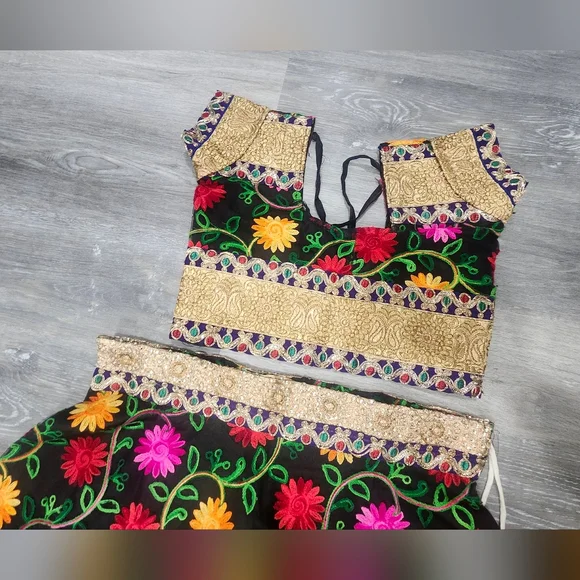 Floral Lehenga with Yellow Dupatta - Picture 3 of 6